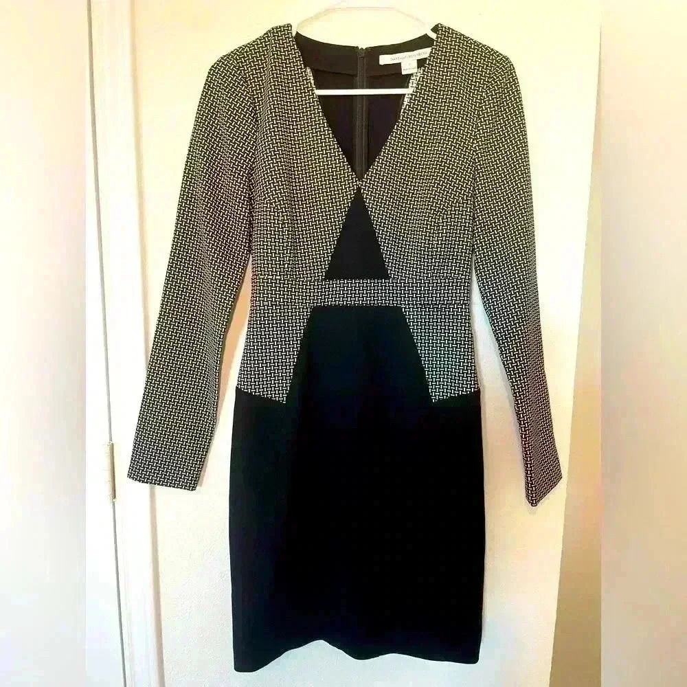 Diane Von Furstenberg NATASHA BLACK V NECK PRINT SHEATH DRESS Size 2